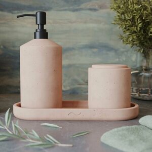 Набор для ванной Astrid 01 (дозатор для ванной с черным диспенсером 0,4 л, поднос 26x11 см, контейнер с бетонной крышкой), бетон, розовый матовый