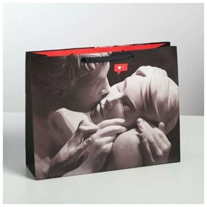 Пакет подарочный ламинированный горизонтальный, упаковка, «Love», L 40 х 31 х 11,5 см