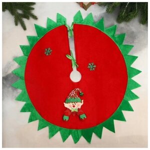 Полянка под ёлку "Новогодние сюрпризы" гномик и снежинки, d-60 см, красно-зелёный