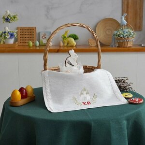 Салфетка праздничная пасхальная с православной вышивкой в корзину или на праздничный стол "Белый храм" на Пасху с вышивкой