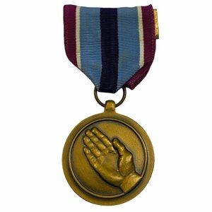 США, медаль "За участие в гуманитарных операциях" 1977-2000 гг. (2)