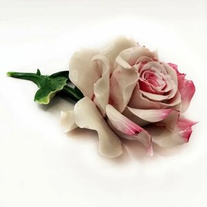 Статуэтка Бело-розовая роза. Фарфор Capodimonte. Длина 21 см Италия