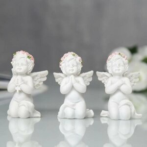 SUI Сувенир полистоун "Ангел в венке из роз в молитве" микс 6х4х2,6 см