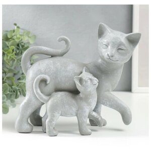 Сувенир полистоун "Кошка с котёнком - прогулка" медальон сердце, серый 17,5х9,5х19 см