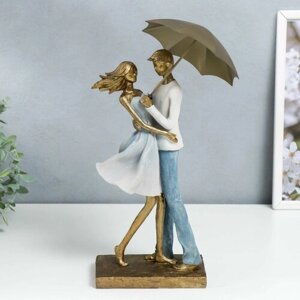 Сувенир полистоун . Влюблённая пара под зонтом . бело-голубой градиент 37,5/31х8,5х15 см .