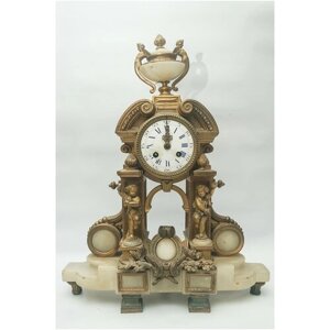 Антикварные каминные бронзовые часы из каррарского мрамора. Франция, 19 век.