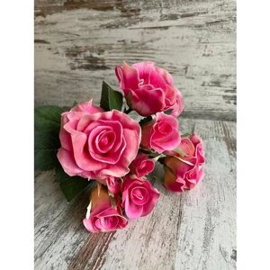Букет из 9 роз цвета фуксия 40 см Karlsbach