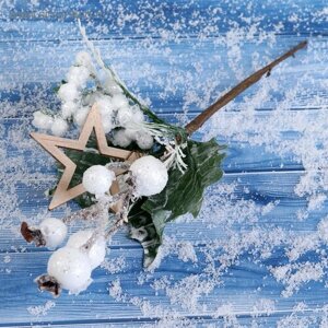 Декор "Зимнее сияние" звезда ягодки листья 20 см