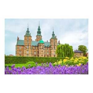 Постер на холсте Великолепный цветущий сад перед роскошным дворцом Розенборг в Копенгагене (Дания) 60см. x 40см.
