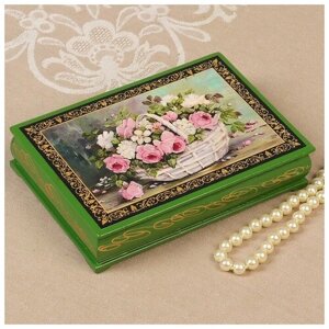 Шкатулка «Розы с полевыми цветами в корзине», зелёная, 1116 см, лаковая миниатюра