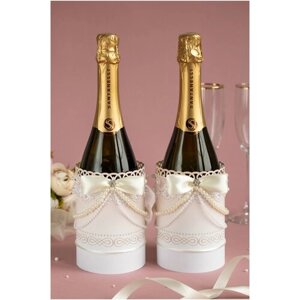 Украшение на свадебное шампанское в виде двух тубусов для бутылок "Жемчужный декор"
