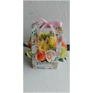 Букет из мыльных цветов (роза, камелия) в сумочке. Подарок подруге на День Рождения, 8 марта, юбилей. Мыльные цветы, розы