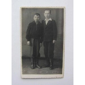 Фотография. СССР. 1940-е. Два мальчика.
