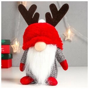 Кукла интерьерная "Дед Мороз в красной шапке с рожками" 20х13х11 см 7575270
