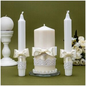 Набор из трех свечей "Любовь навсегда" с атласными бантами айвори и белым кружевом, на свадьбу, церемонию домашнего очага и для декора интерьера