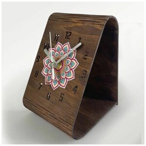 Настольные часы из дерева, цвет венге, яркий рисунок Мандала (Узор, символ, талисман, Индия) - 216