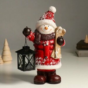 Подсвечник КНР "Снеговик в красной шубке, с фонарем и лыжами", керамика, 21,5х12х31 см (AT121-2190217-16.5)