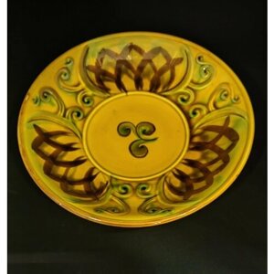 Тарелка салатная декорированная ручной росписью, керамика, роспись, глазурь