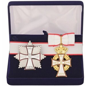 Знак и звезда ордена Данеброг в подарочном футляре, сувенирные муляжи
