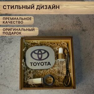 Ароматизатор для машины TOYOTA в подарочной коробке с надписью "Все бабы как бабы, а ты богиня!