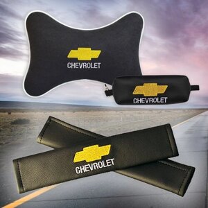 Подарочный набор автомобилиста из черного велюра для Chevrolet (шевроле) (подушка под шею на подголовник, ключница и накладки на ремень безопасности)