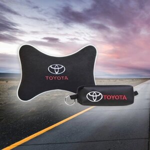 Подарочный набор автомобилиста из черного велюра для Toyota (тойота) (подушка под шею на подголовник и ключница)