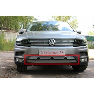 Защитная сетка радиатора низ хром Volkswagen Tiguan (2016-2020) для комплектации Off-Road с камерой (2 части)/ съемная решетка на бампер Фольксваген Тигуан