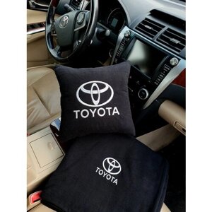Автомобильная подушка 30х30 см и плед 150х150см с вышивкой логотипа "Toyota" цвет черный