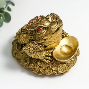 Фигурка Денежная жаба на монетах и золотых слитках (11х9х8 см)