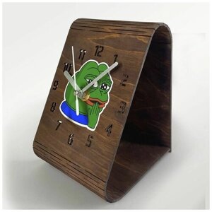 Настольные часы из дерева, цвет венге, яркий рисунок мемы лягушка пепе - 62