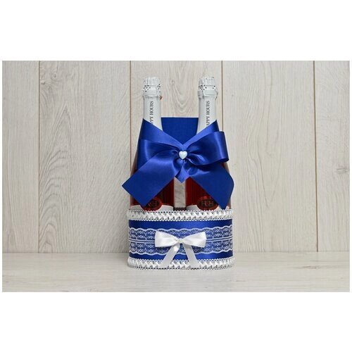 Свадебная корзинка для шампанского "Горько" синего цвета с белой каймой