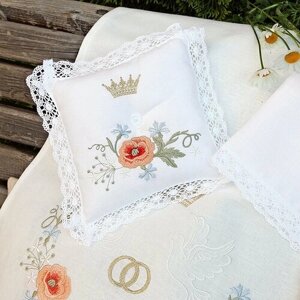 Венчальная, свадебная подушечка для венчальных и свадебных колец с кружевом и вышивкой "Маки" на венчание и свадьбу