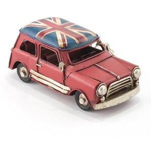 Винтажная модель ретро автомобиль красный, британский флаг на крыше.