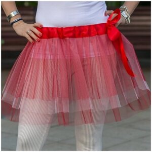 Яркая короткая юбка на девичник и свадебную фотосъемку из пышного фатина красного цвета с атласным поясом и бантом