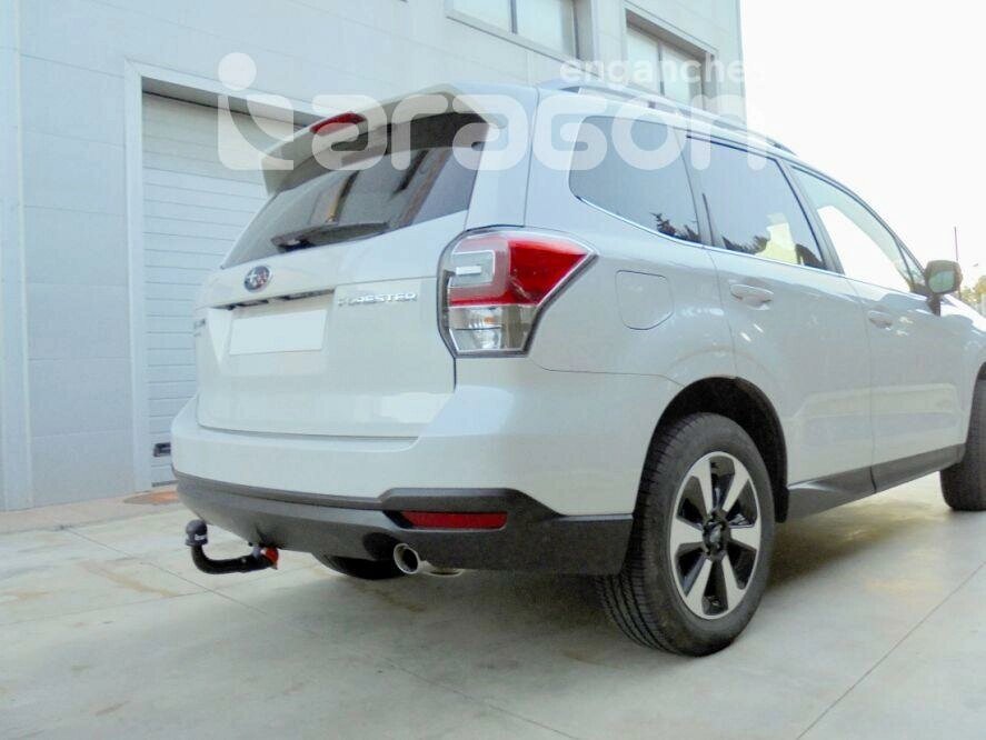 Фаркоп Aragon для Subaru Forester 2013- съемное крепление от компании MetSnab - фото 1