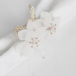 Кольцо для салфеток Dekor pap из акрила белое с цветками