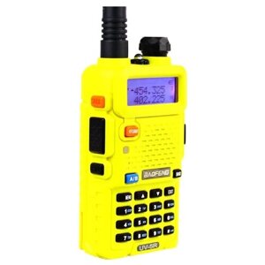 Рация Baofeng UV-5R Желтая, портативная радиостанция Баофенг для охоты и рыбалки с аккумулятором на 1800 мА*ч и радиусом до 10 км / UHF; VHF; IP54