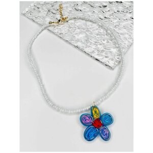 Бижутерия женская, детская. Ожерелье на шею. Белое Ожерелье из бисера с подвеской цветок. Короткие бусы с синим цветком
