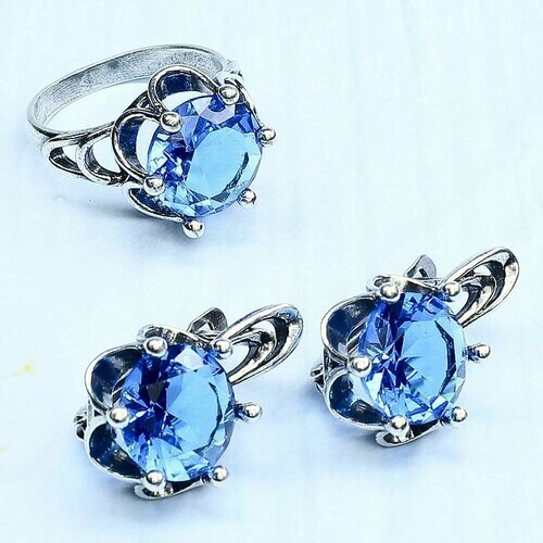 Комплект бижутерии Комплект посеребренных украшений (серьги + кольцо) с голубым ювелирным стеклом: серьги, кольцо, стекло, размер кольца 20.5, голубой