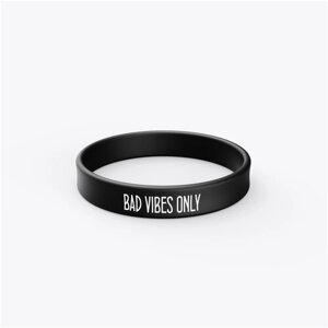 Силиконовый браслет с надписью "Bad vibes only" цвет черный, размер L.