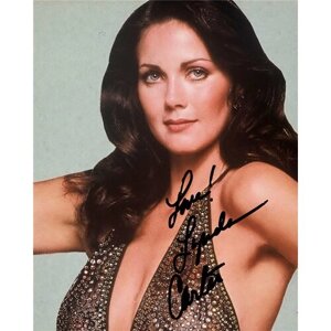 Автограф Линда Картер Чудо-женщина - Автограф Lynda Carter Wonder Woman - Фото с автографом, Подписанная фотография, Автограф знаменитости, Подарок, Автограмма, Размер 20х25 см