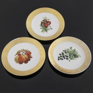 Комплект из трех настенных тарелок с фруктово-ягодным декором