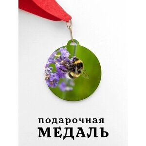 Медаль сувенирная спортивная подарочная Пчела, металлическая на красной ленте