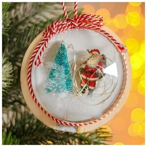 Новогодний шар с деревянной фигуркой и подсветкой "Дед Мороз и фонарь" 12х12 см