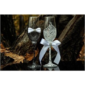 Свадебные бокалы "Горько" для жениха и невесты на свадьбу с ажурной росписью и бантами бело-черного цвета