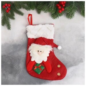 Зимнее волшебство Мягкая подвеска "Носок - Дед Мороз с подарком" 17х26 см, бело-красный