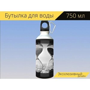 Бутылка фляга для воды "Песочные часы, чернобелый, сравнение" 750 мл. с карабином и принтом