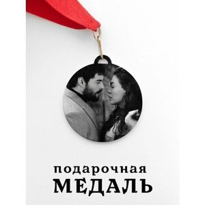Медаль сувенирная спортивная подарочная Ветреный, металлическая на красной ленте