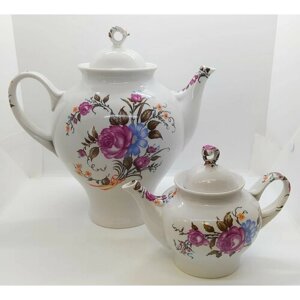 Набор из двух чайников с цветочным декором (заварочный и доливной), фарфор