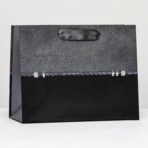 Пакет подарочный "Сумка" чёрно-серый , 23 х 17,8 х 9,8 см